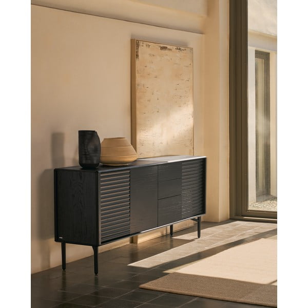 Črna komoda v hrastovem dekorju 200x86x45 cm Lenon – Kave Home-image-1