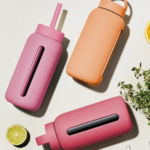 Oranžna steklenica za vodo za na pot 720 ml Tropical Papaya – Muuki-image-1