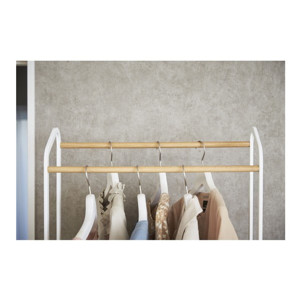 Belo kovinsko stojalo za oblačila na kolesih Tower – YAMAZAKI-image-4