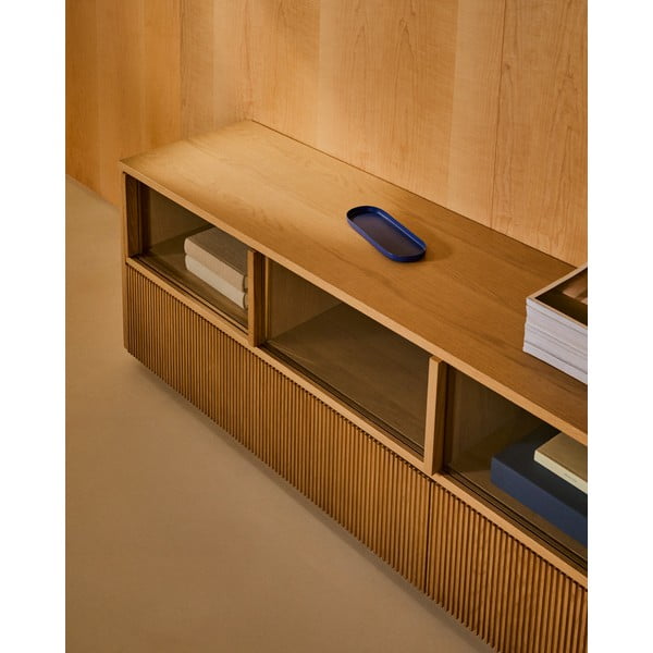 TV omarica v hrastovem dekorju v naravni barvi 200x54x40 cm Helvine – Kave Home-image-4