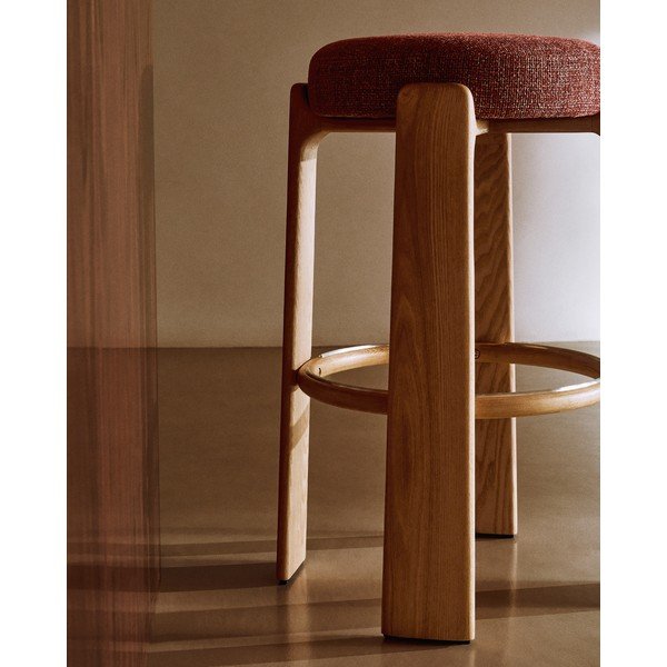 Barski stol iz masivnega jesena v barvi terakote in temni naravni barvi (višina sedeža 75 cm) Granite – Kave Home-image-3