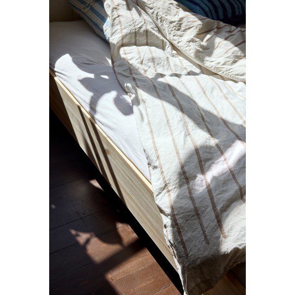 Zakonska postelja iz masivnega bora z letvenim dnom 180x200 cm Merge – Karup Design-image-4