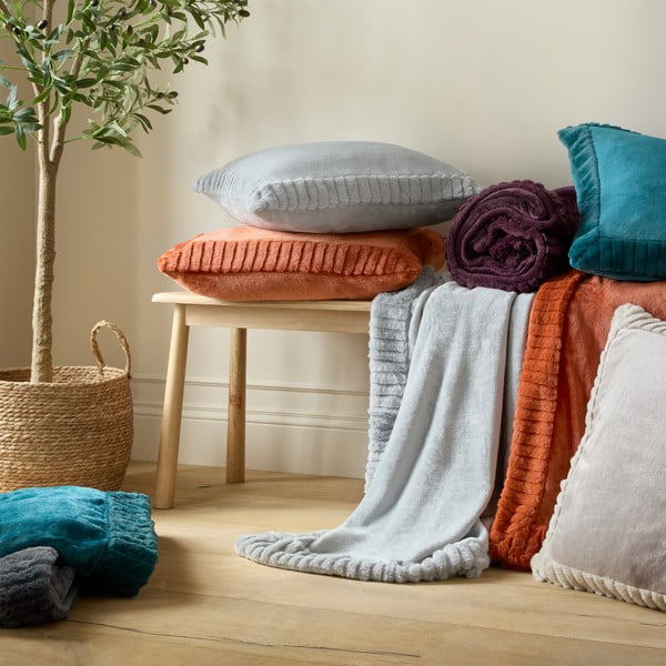 Okrasna blazina iz mikropliša 55x55 cm Velvet and Faux Fur – Catherine Lansfield-image-4