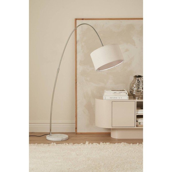 Bela tekstilna stoječa svetilka z upogljivo konstrukcijo (višina 145 cm) Arc – Ellos Home-image-1