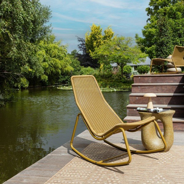 Oker rumen vrtni fotelj iz umetnega ratana Tom – WOOOD-image-1