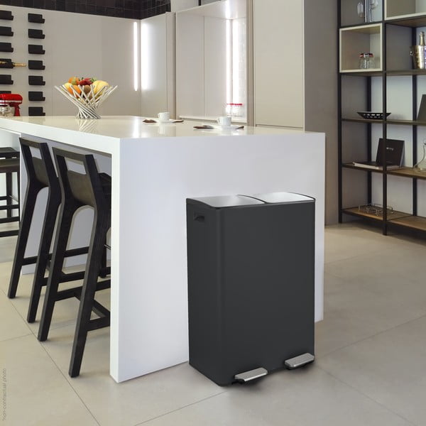 Mat črn jeklen koš za smeti za ločevanje odpadkov s pedalom 2x30 l Aliya – Spirella-image-1