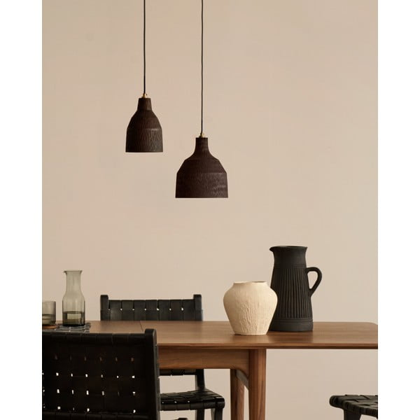 Črna viseča svetilka z lesenim senčilom ø 15 cm Amire – Kave Home-image-2