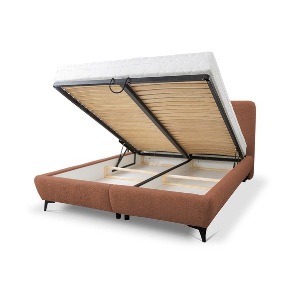 Oblazinjena zakonska postelja s prostorom za shranjevanje in letvenim dnom 140x200 cm v barvi terakote Makapu – Makamii-image-1