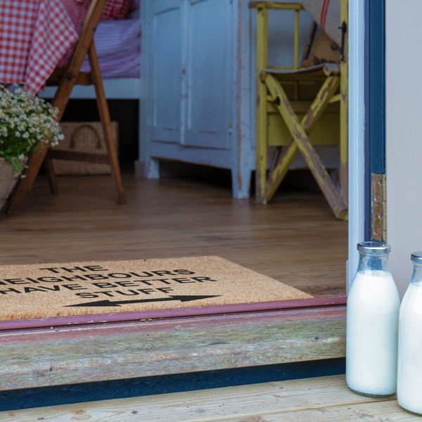 Predpražnik iz kokosovih vlaken 40x60 cm Neighbours Have Better Stuff – Artsy Doormats-image-4