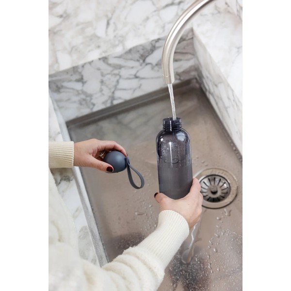 Temno siva steklenica za vodo za na pot iz reciklirane plastike 600 ml Ture – Sagaform-image-1