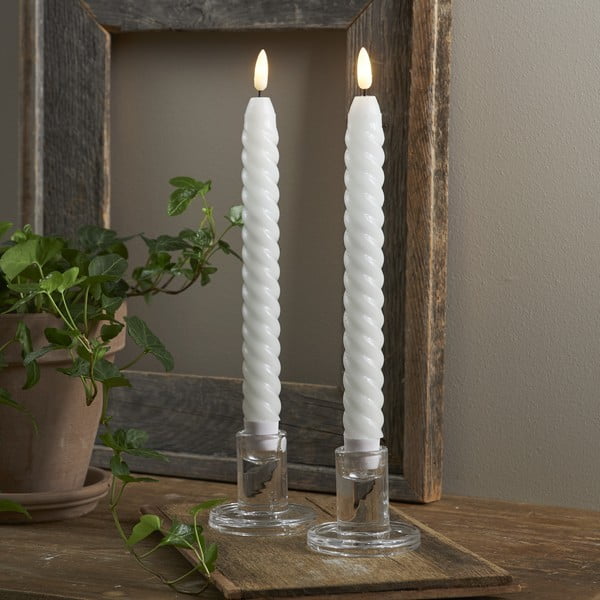 Komplet 2 belih voščenih sveč LED Star Trading Flamme Swirl Antique, višina 25 cm