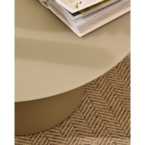 Svetlo siva okrogla klubska mizica s stekleno mizno ploščo ø 80 cm Wilshire – Kave Home-image-4