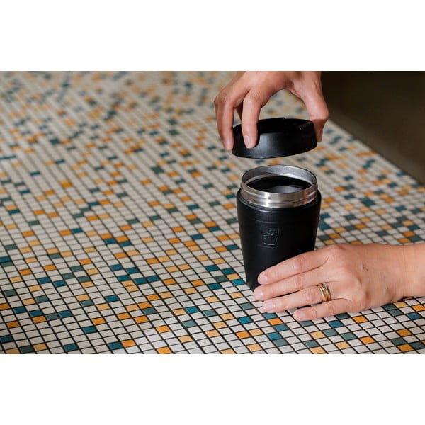 Črn termo lonček 454 ml  Helix Thermal Black L – KeepCup-image-1