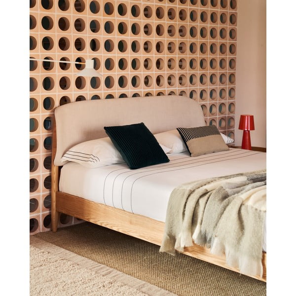 Bež/naravna zakonska postelja iz masivnega jesena z letvenim dnom 160x200 cm Octavia – Kave Home-image-1