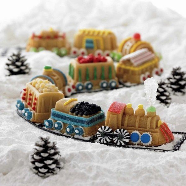 Model za 9 mini kolačev v obliki vlaka v srebrni barvi Nordic Ware Train, 1,2 l-image-2