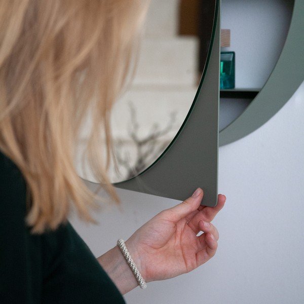 Prašno zelena kovinska stenska/z ogledalom kopalniška omarica 55x55 cm Sonnet – Spinder Design-image-4