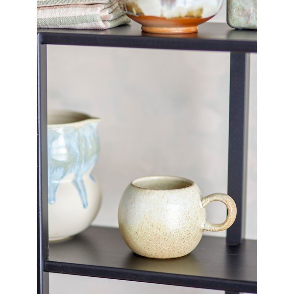 Kremno bela skodelica iz kamenine 410 ml Paula – Bloomingville-image-1