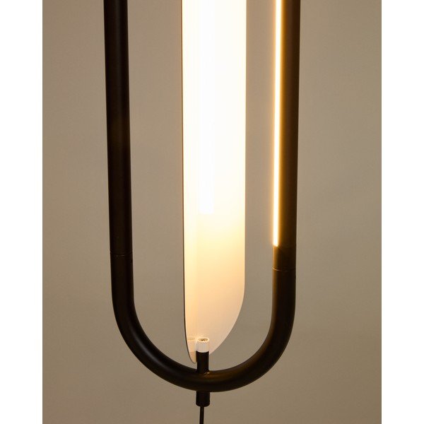Črna LED stoječa svetilka (višina 300 cm) Bow – Kave Home-image-2
