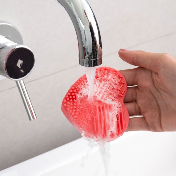 InnovaGoods Srce Ročni silikonski čistilec kozmetičnih čopičev-image-4