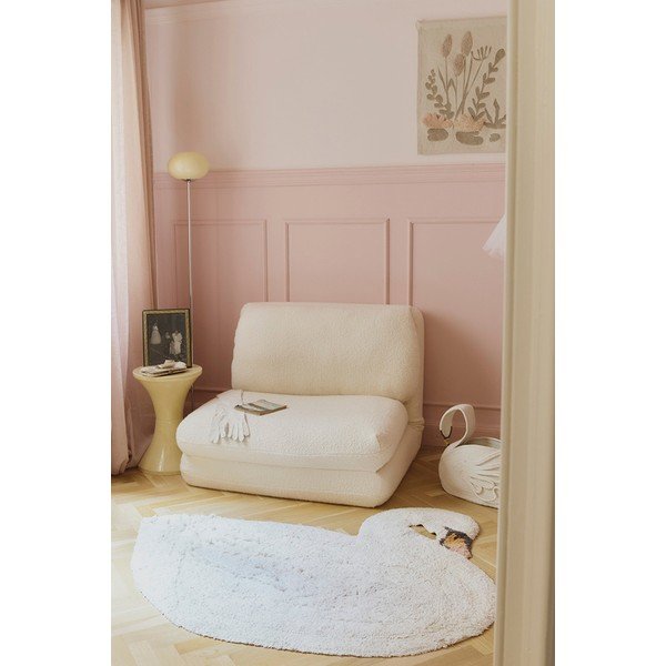 Kremno bela ročno tkana pralna bombažna otroška preproga 100x120 cm Swan – Lorena Canals-image-1