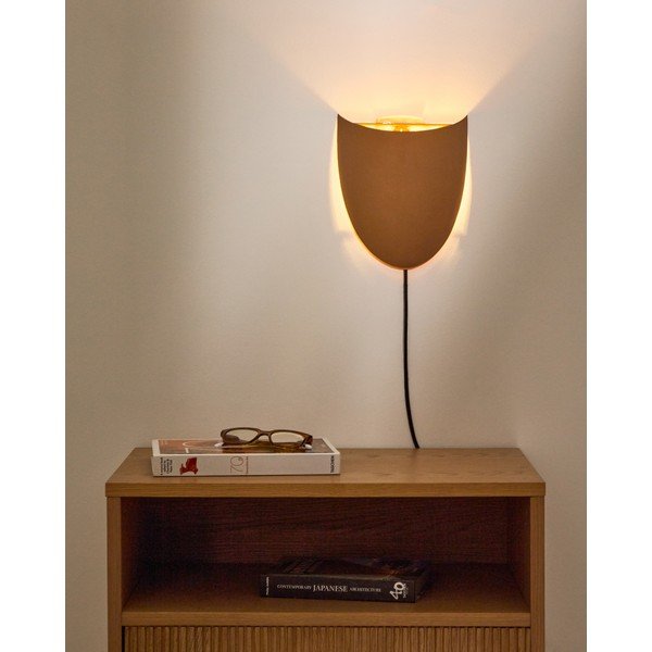 Stenska svetilka z vtikačem v barvi terakote Nibla – Kave Home-image-1