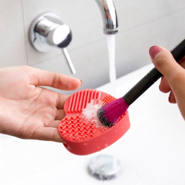 InnovaGoods Srce Ročni silikonski čistilec kozmetičnih čopičev-image-3