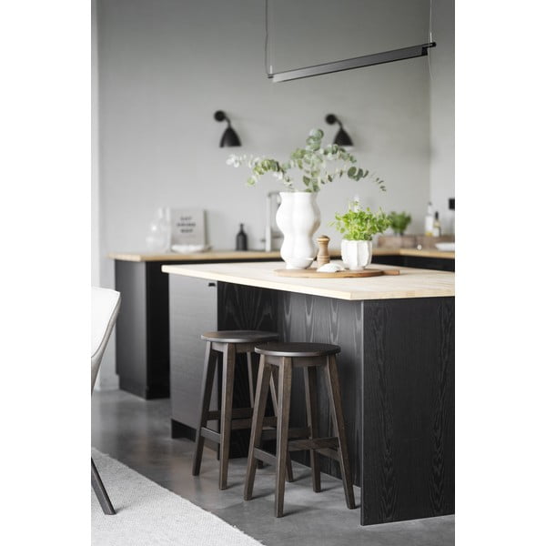 Temno rjavi barski stoli v kompletu 2 ks iz masivnega hrasta (višina sedeža 65 cm) Austin – Rowico-image-3