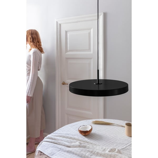 Črna LED zatemnitvena viseča svetilka s kovinskim senčnikom ø 43 cm Asteria Plus Medium – UMAGE-image-1