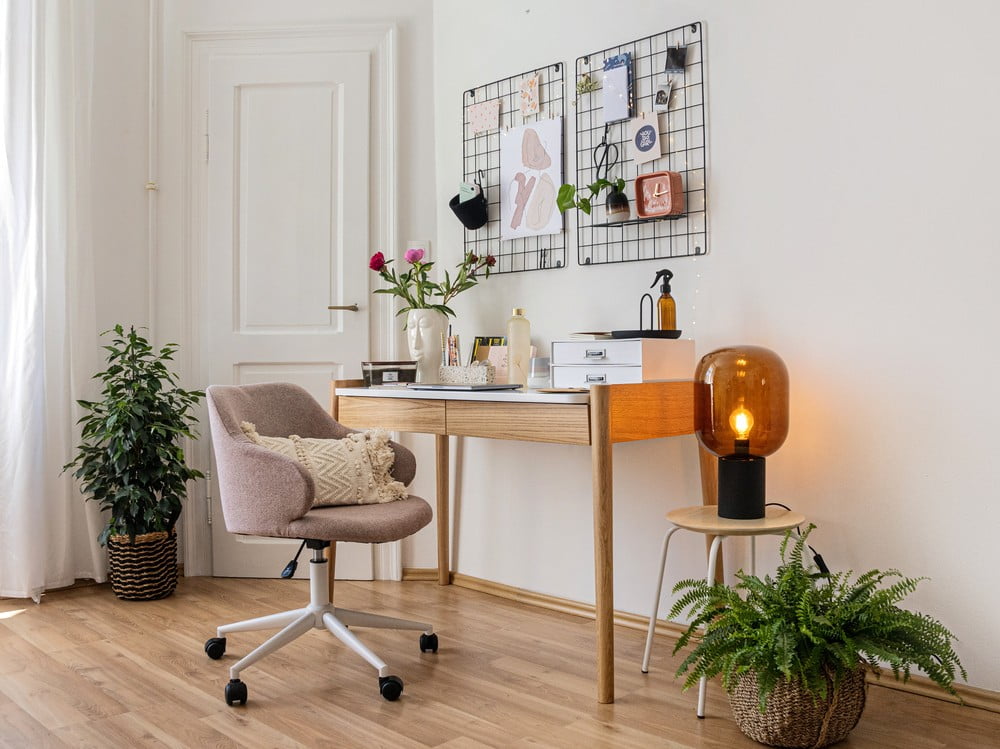 Navdih: Pisarna, Delo in študij