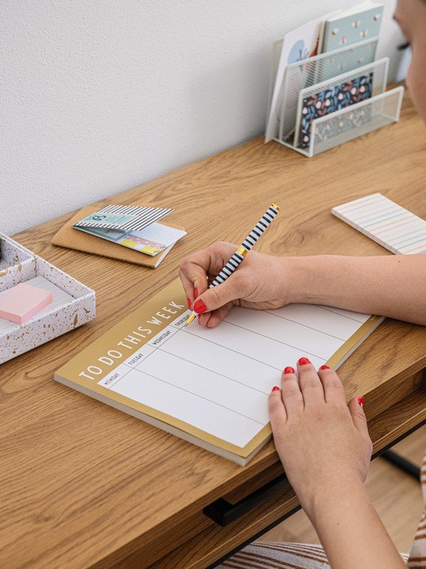 Navdih: Pisarna, Delo in študij