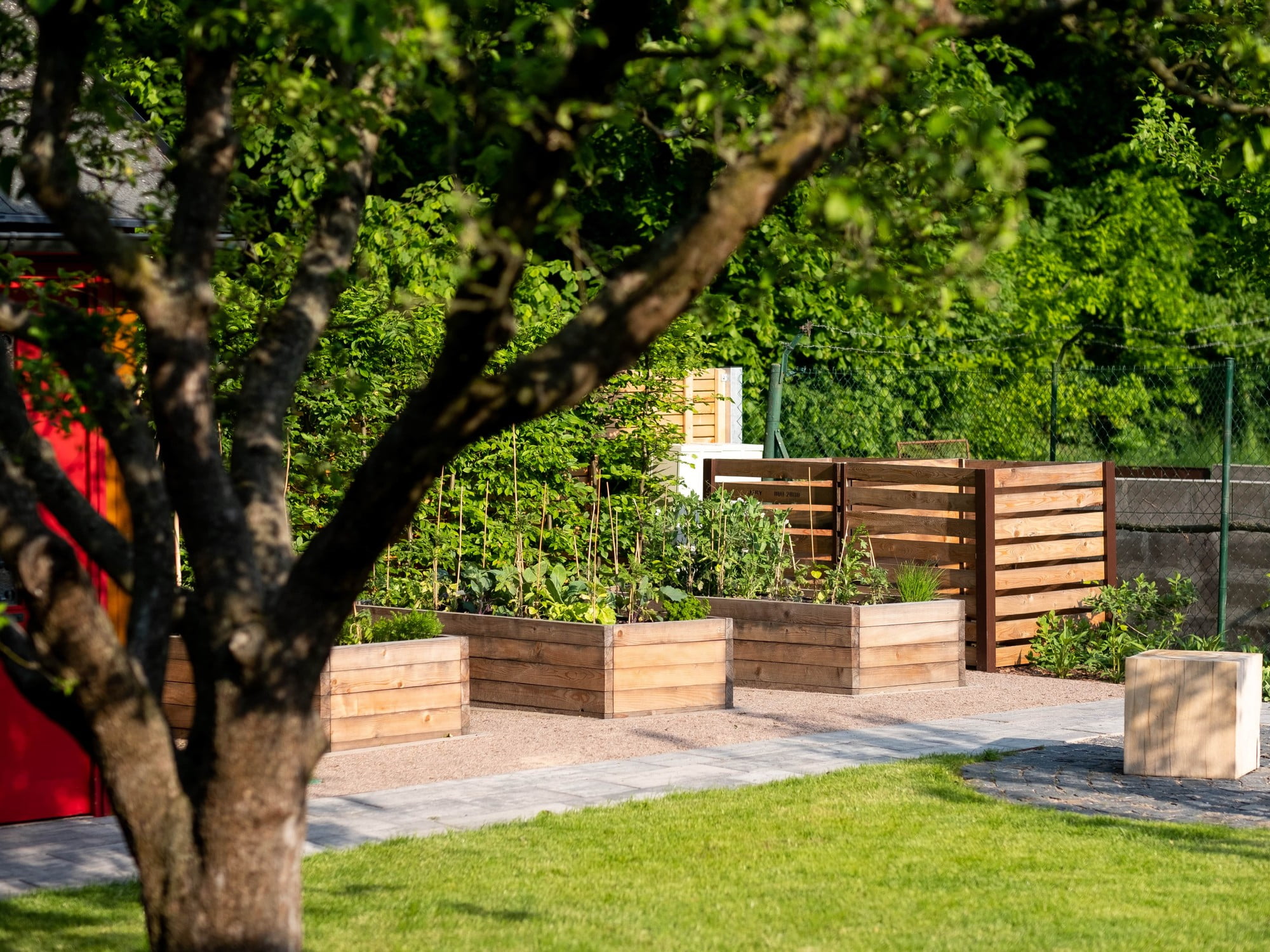 Dvignjene grede so praktične in lahko v njih zelo učinkovito pridelujete kakršenkoli pridelek.