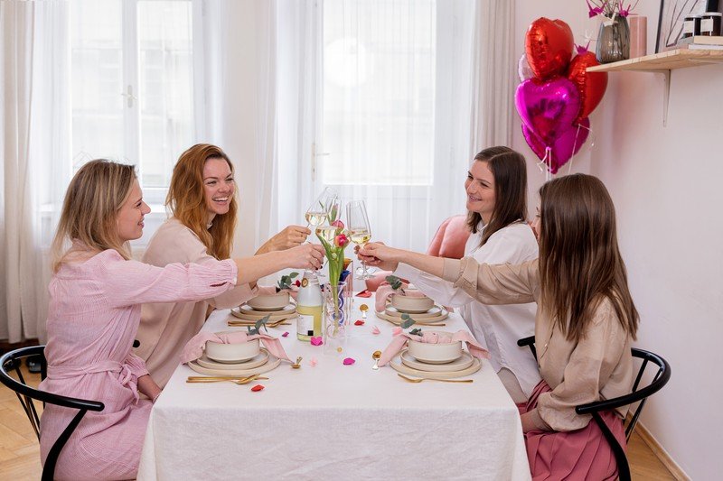 Navdih: Valentinovo, Jedilnica