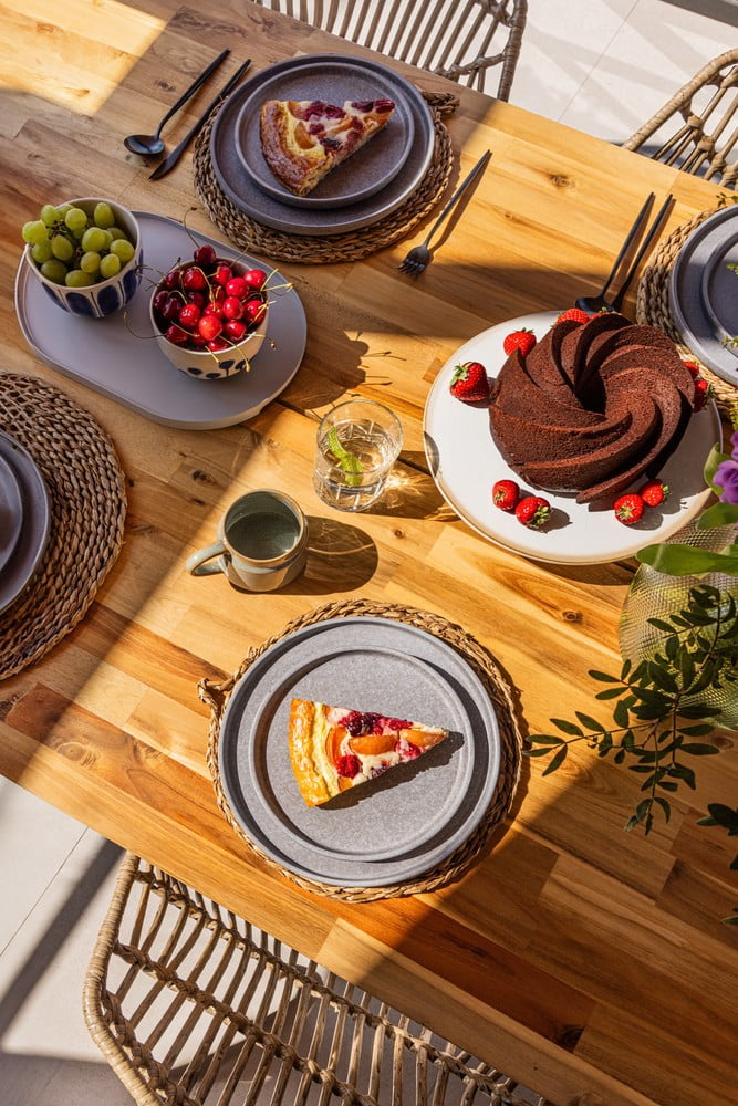 Navdih: Jedilnica, Vrt