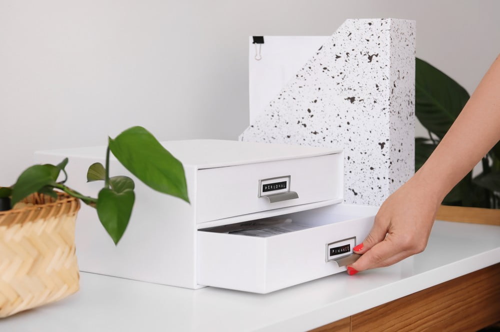 Navdih: Pisarna, Delo in študij