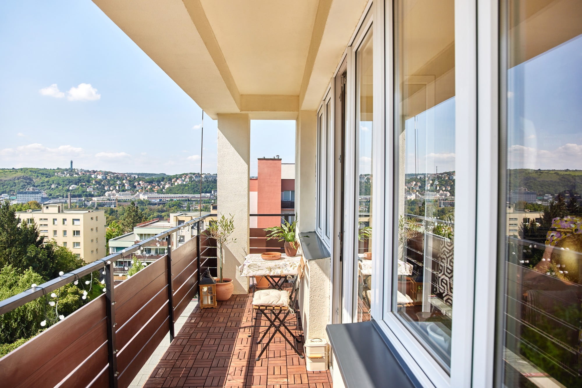 Balkon je lahko podaljšek kuhinje in dnevne sobe, zlasti poleti.