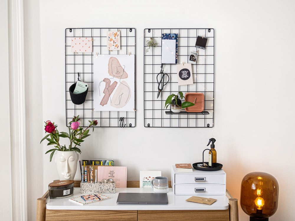 Navdih: Pisarna, Delo in študij