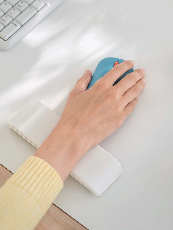 Navdih: Pisarna, Delo in študij