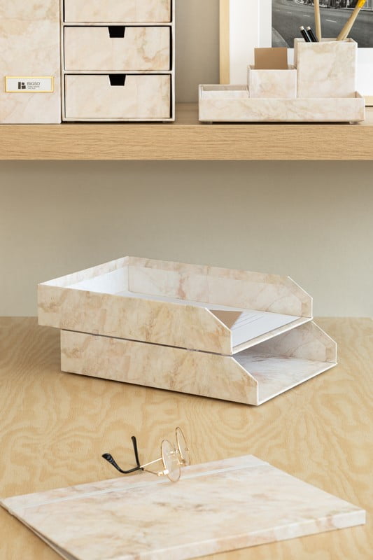 Navdih: Pisarna, Delo in študij