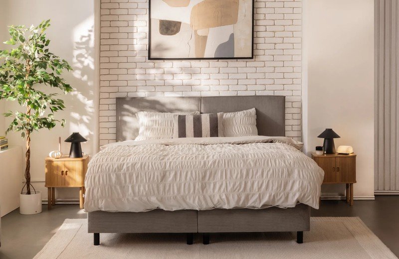 Barve za spalnico: nasveti in ideje za miren spanec