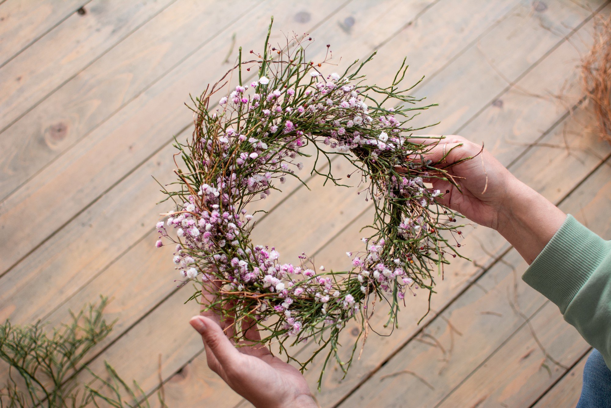 Pomladni venec iz borovničevih vejic