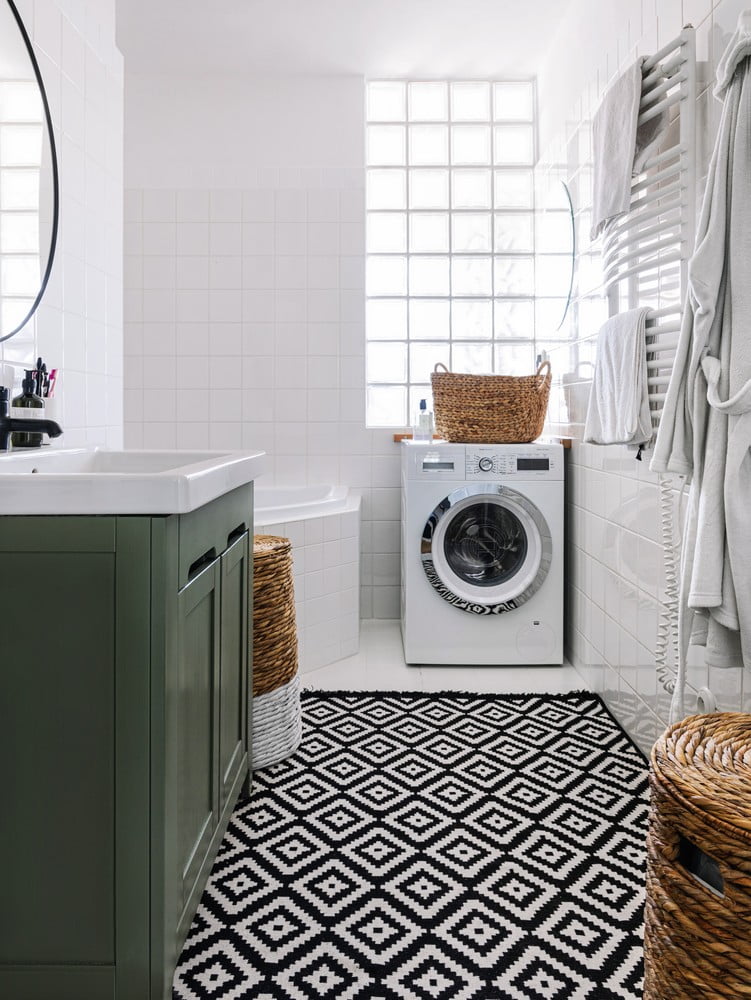 Navdih: Kopalnica, Bonami na obisku